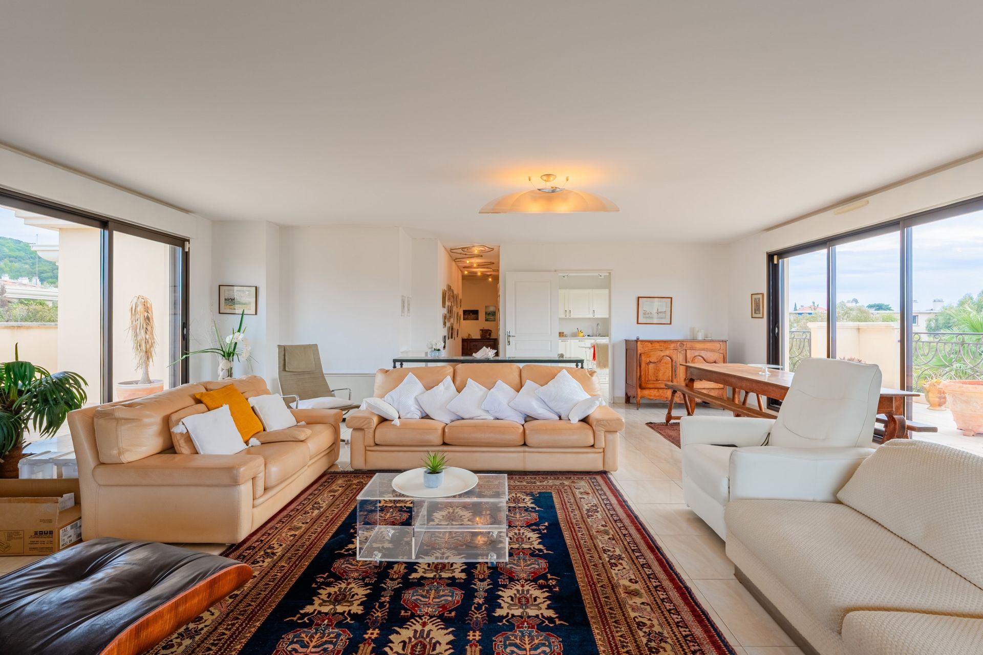 apartment 4 Rooms for sale on HYERES (83400)