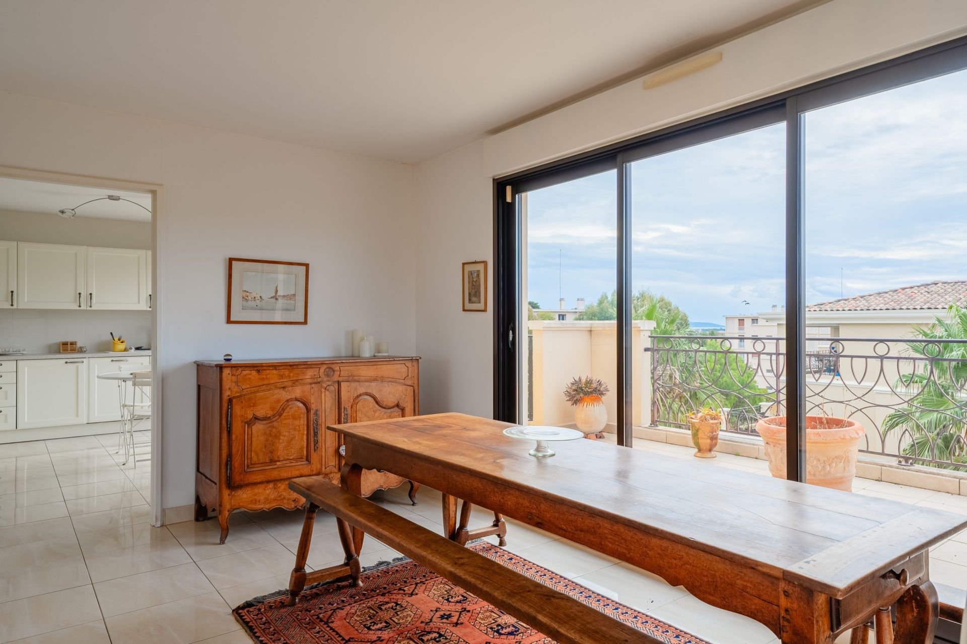apartment 4 Rooms for sale on HYERES (83400)