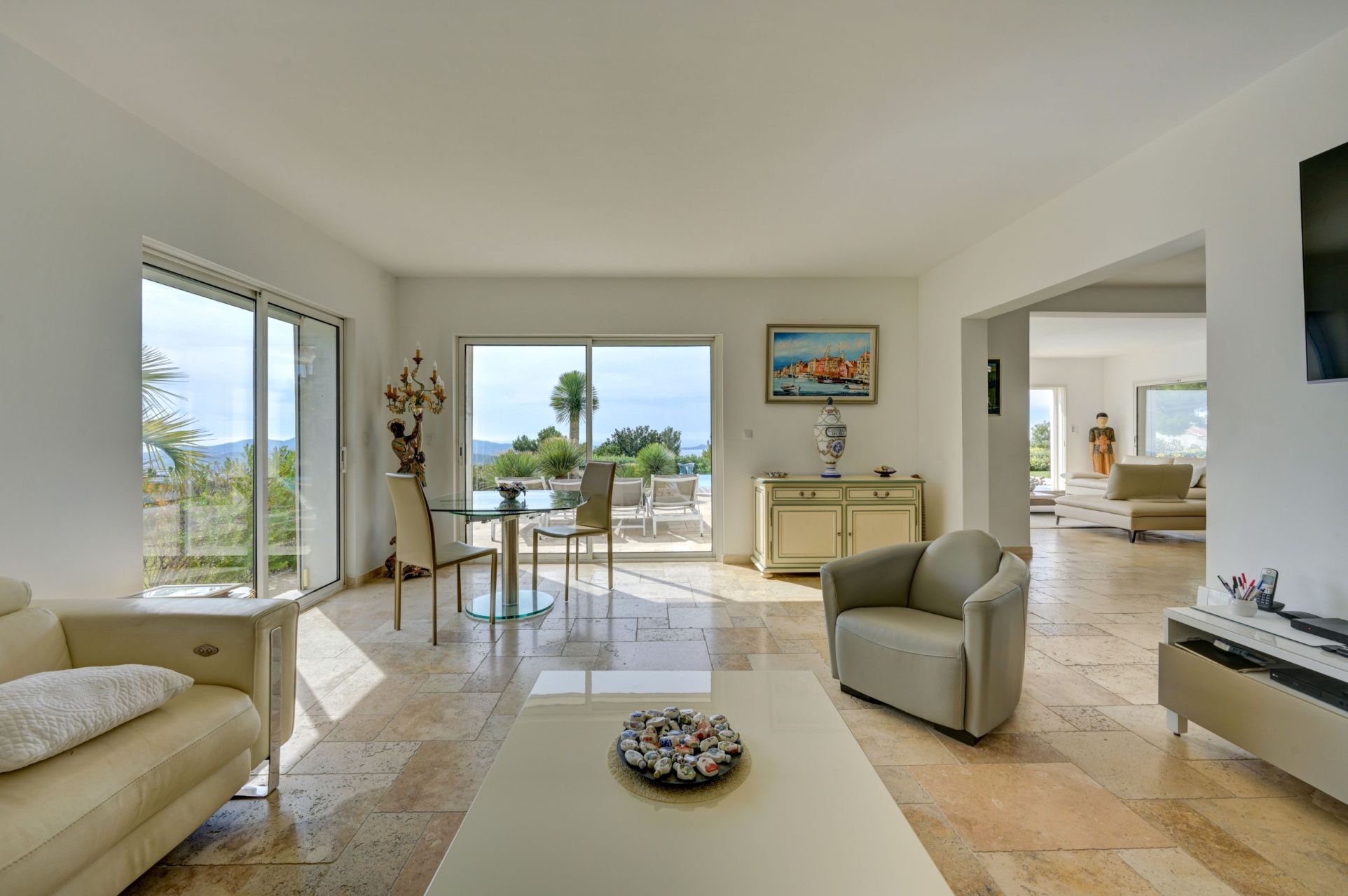 house 8 Rooms for sale on OLLIOULES (83190)