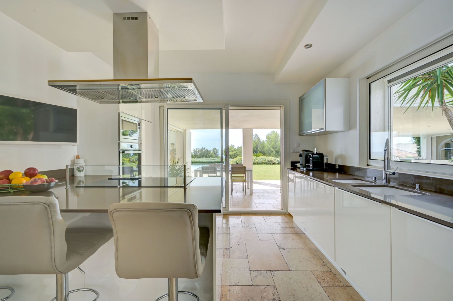 house 8 Rooms for sale on OLLIOULES (83190)