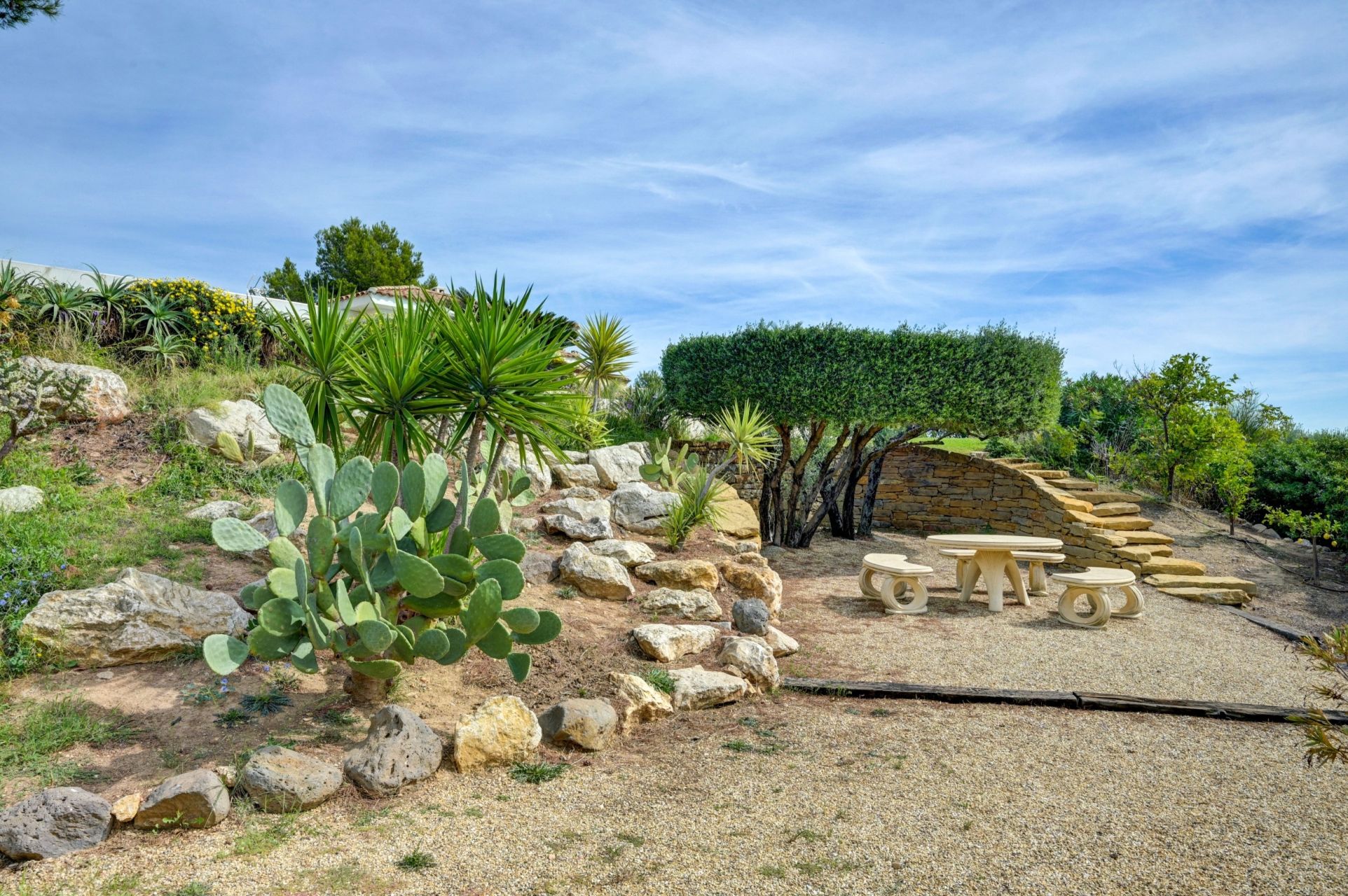 house 8 Rooms for sale on OLLIOULES (83190)