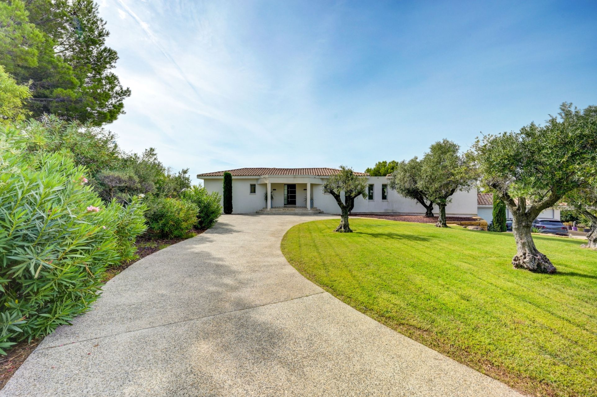 house 8 Rooms for sale on OLLIOULES (83190)