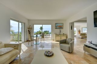 house 8 Rooms for sale on OLLIOULES (83190)