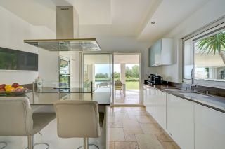 house 8 Rooms for sale on OLLIOULES (83190)