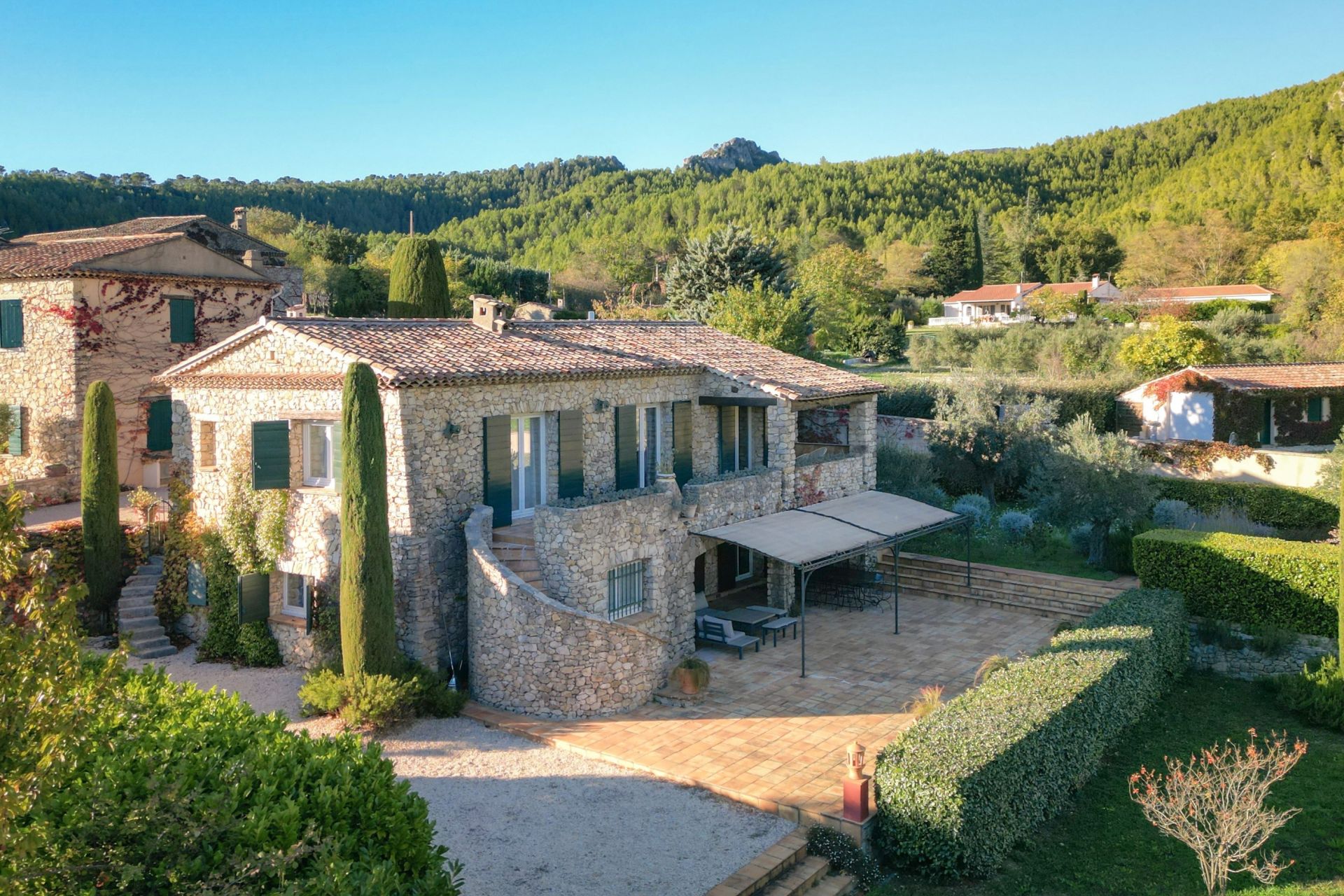 maison 8 Pièces en vente sur LA ROQUEBRUSSANNE (83136)