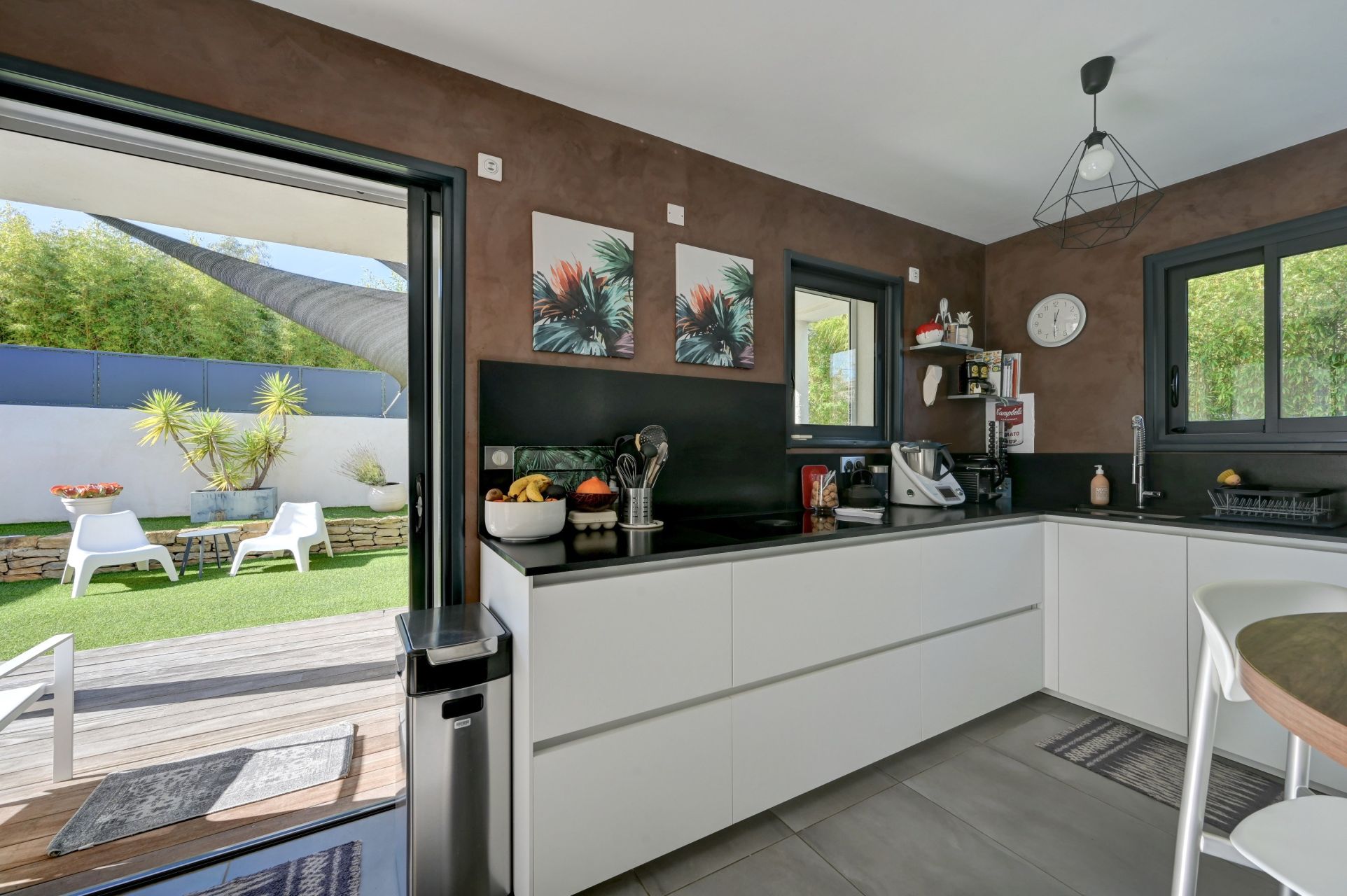 house 5 Rooms for sale on BANDOL (83150)