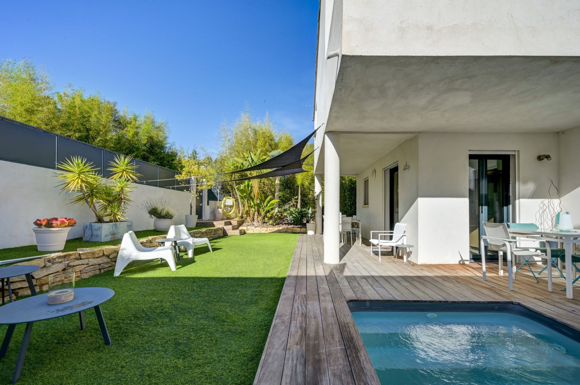 house 5 Rooms for sale on BANDOL (83150)