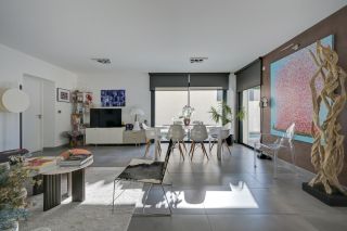 house 5 Rooms for sale on BANDOL (83150)