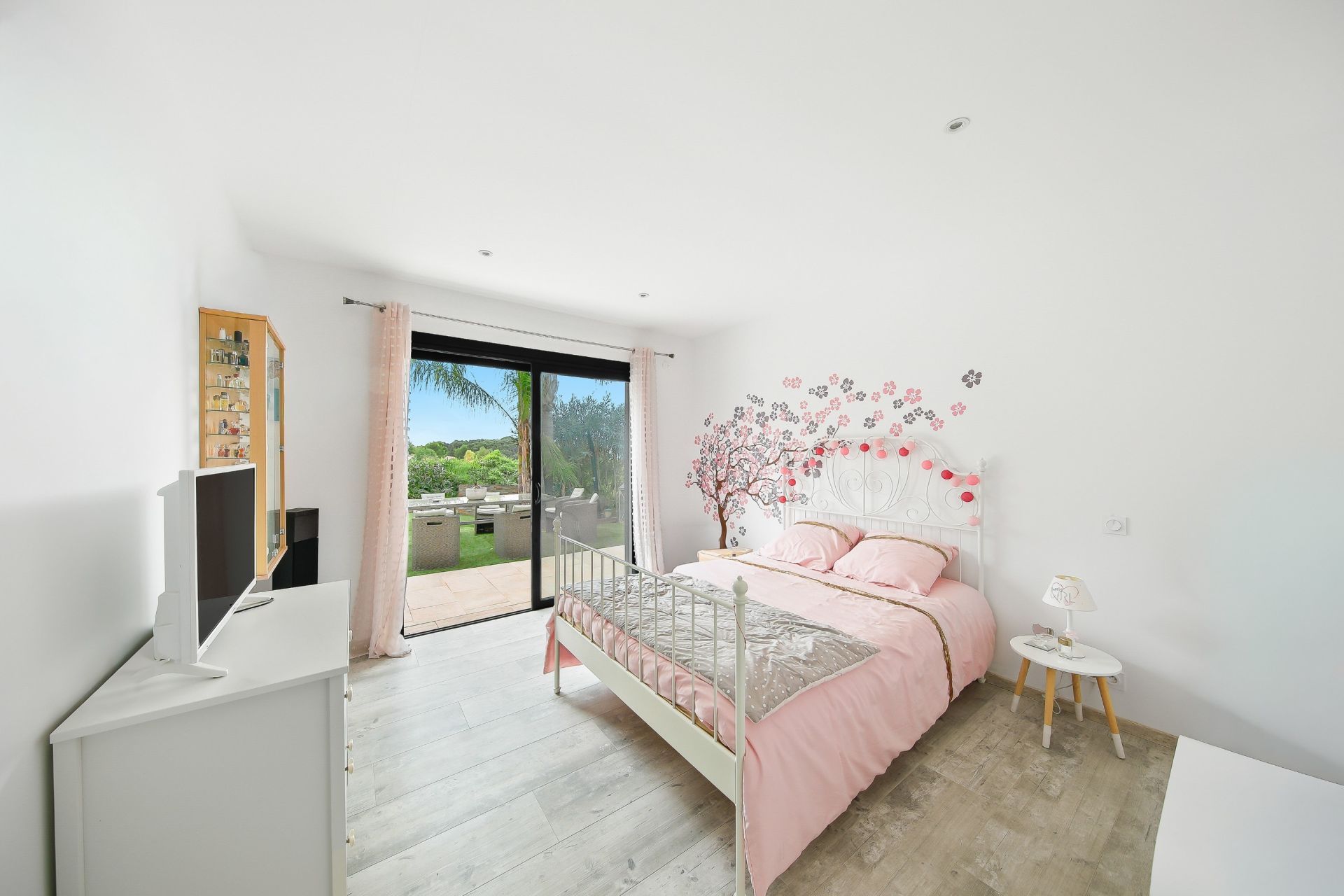 house 7 Rooms for sale on OLLIOULES (83190)