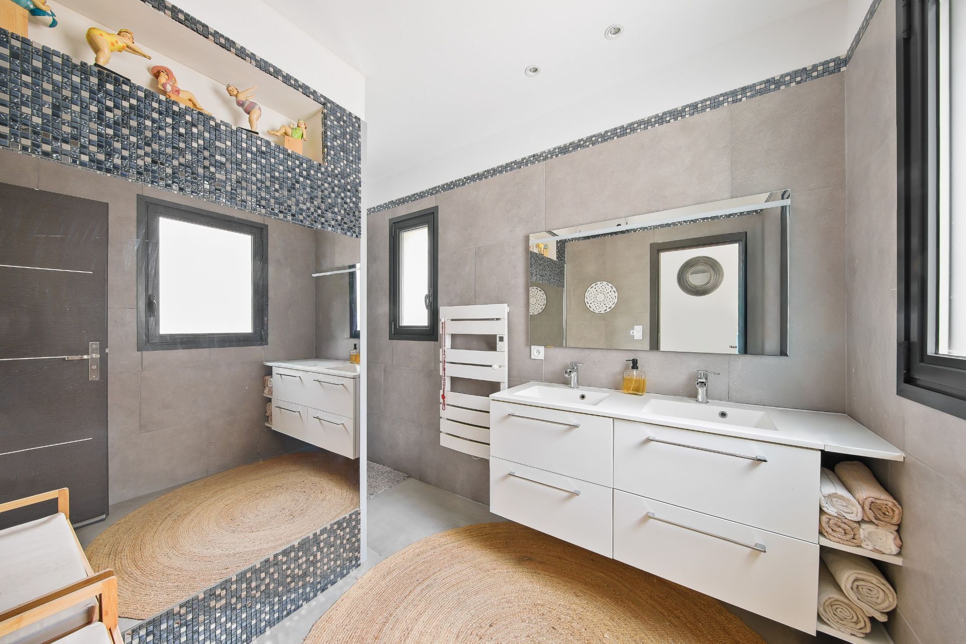 house 7 Rooms for sale on OLLIOULES (83190)