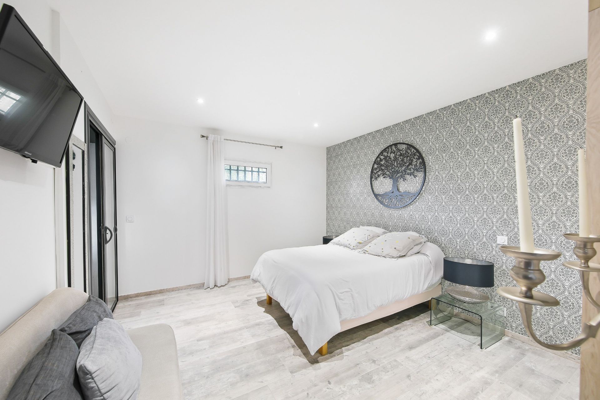 house 7 Rooms for sale on OLLIOULES (83190)