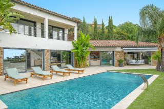 house 7 Rooms for sale on OLLIOULES (83190)