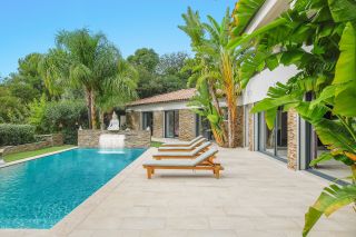 house 7 Rooms for sale on OLLIOULES (83190)