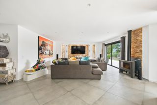 house 7 Rooms for sale on OLLIOULES (83190)