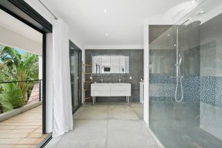 house 7 Rooms for sale on OLLIOULES (83190)