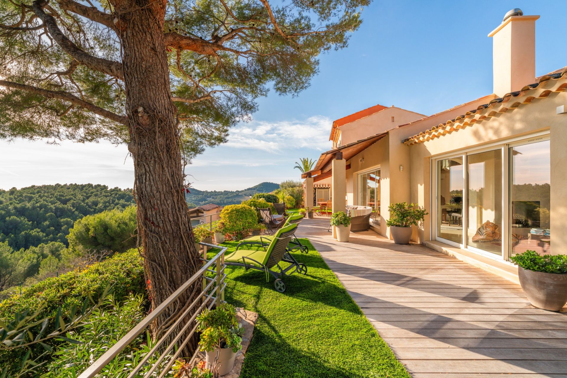 house 5 Rooms for sale on ST CYR SUR MER (83270)