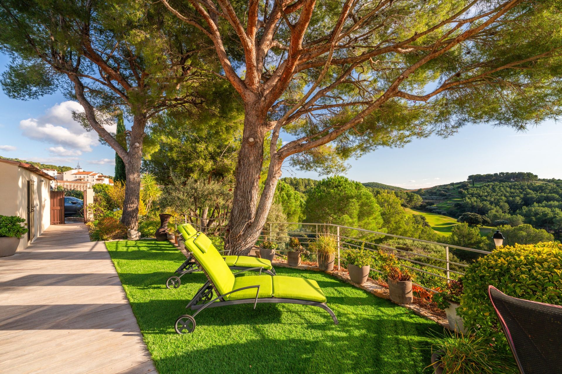 house 5 Rooms for sale on ST CYR SUR MER (83270)
