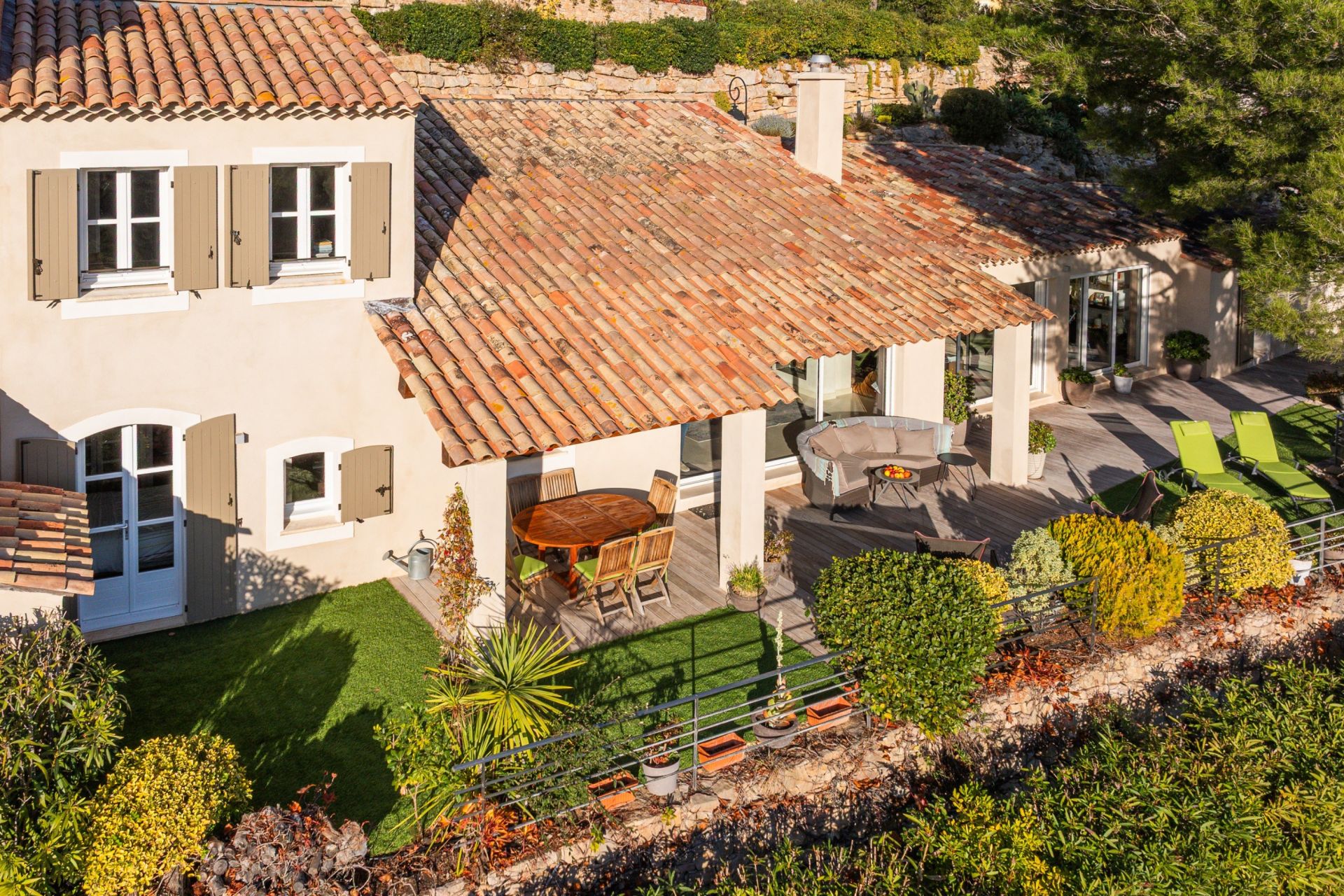 house 5 Rooms for sale on ST CYR SUR MER (83270)