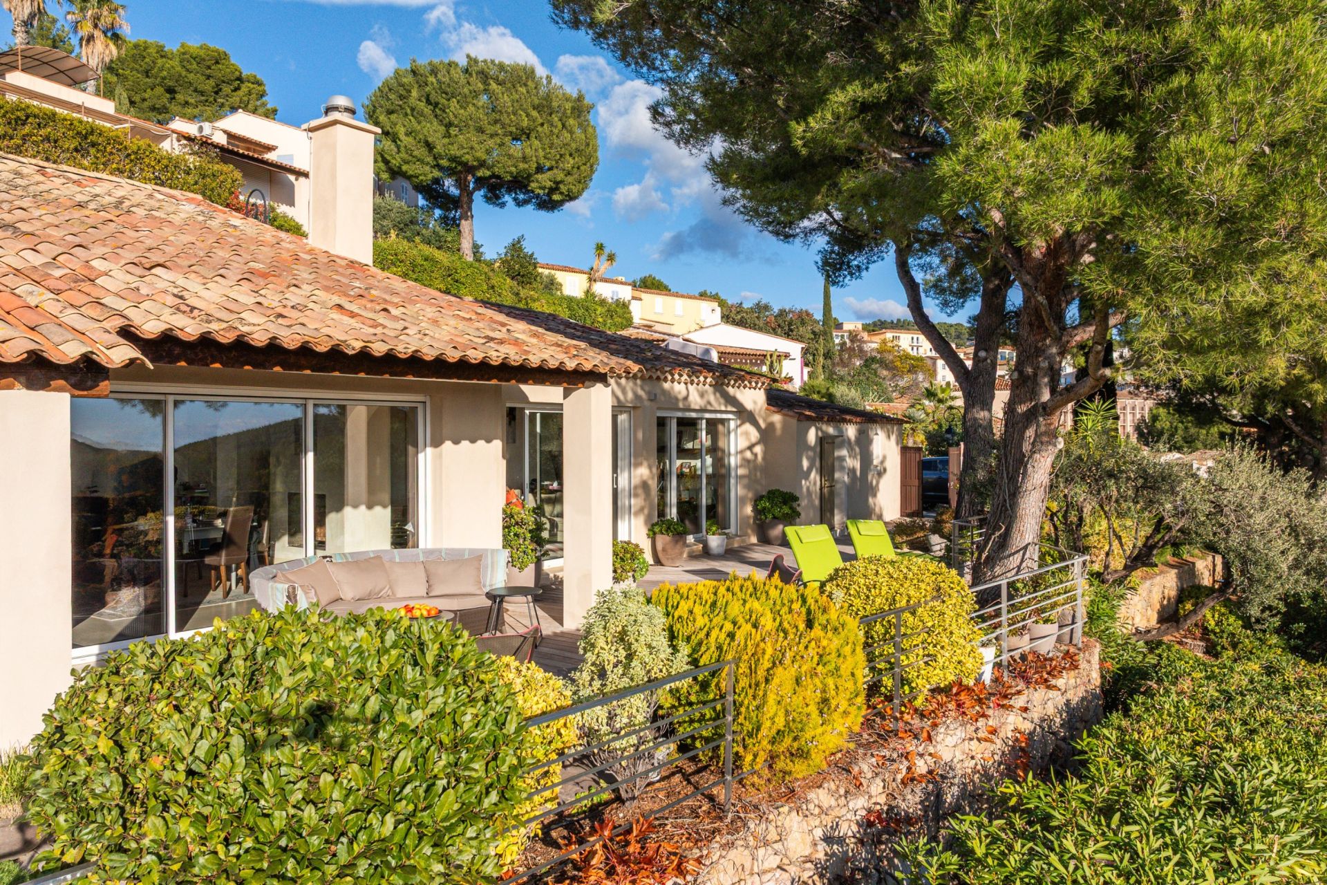 house 5 Rooms for sale on ST CYR SUR MER (83270)