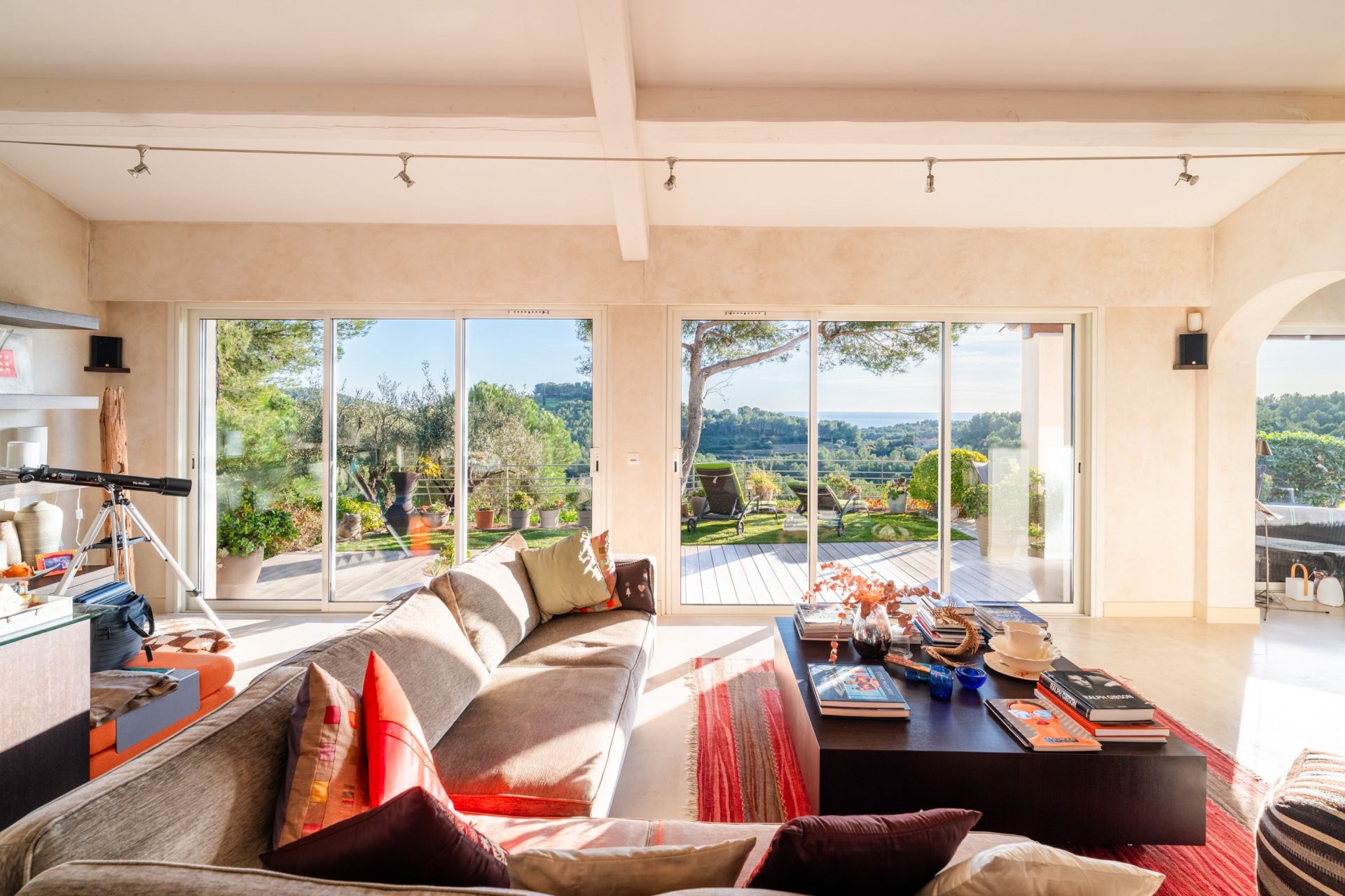 house 5 Rooms for sale on ST CYR SUR MER (83270)