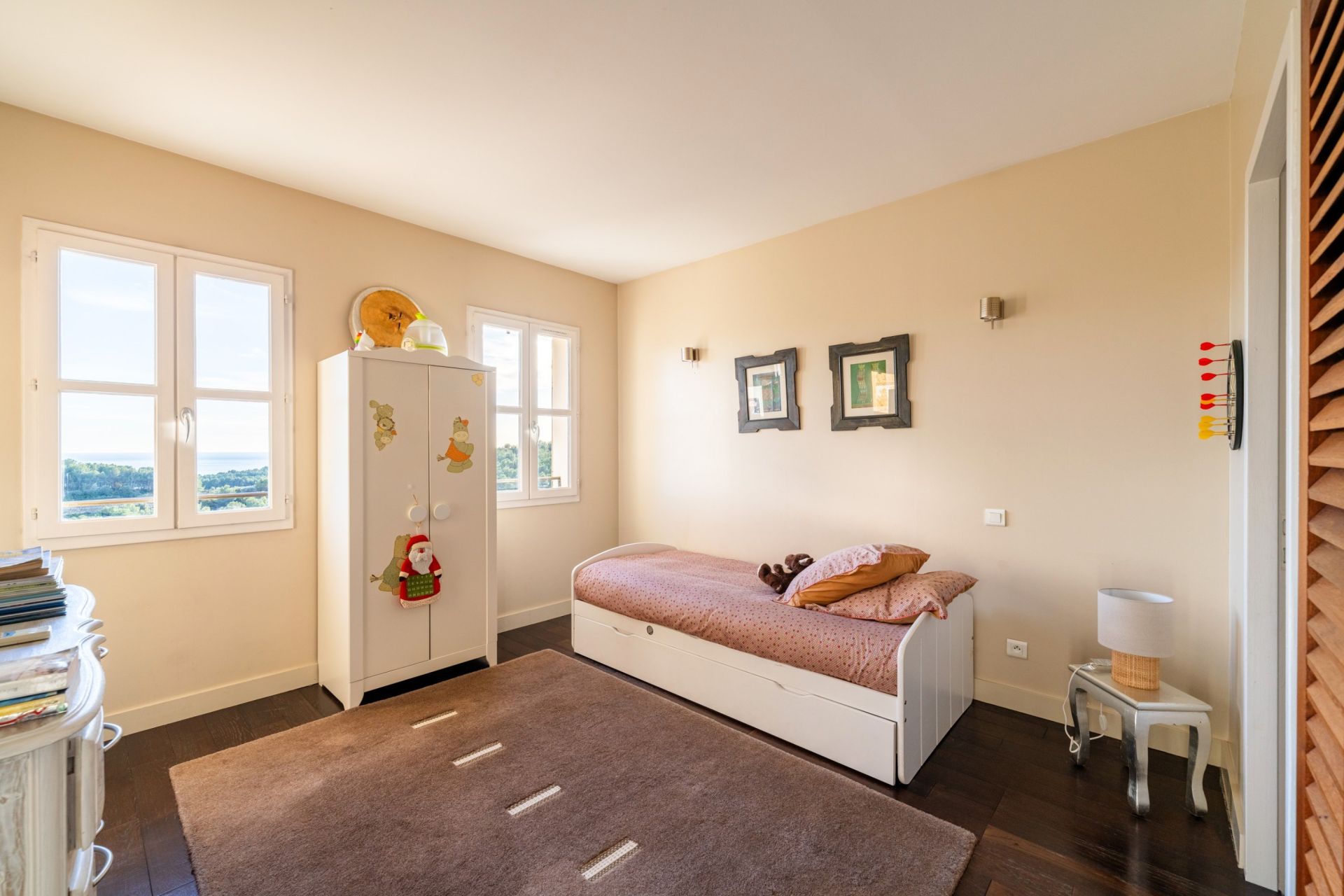 house 5 Rooms for sale on ST CYR SUR MER (83270)