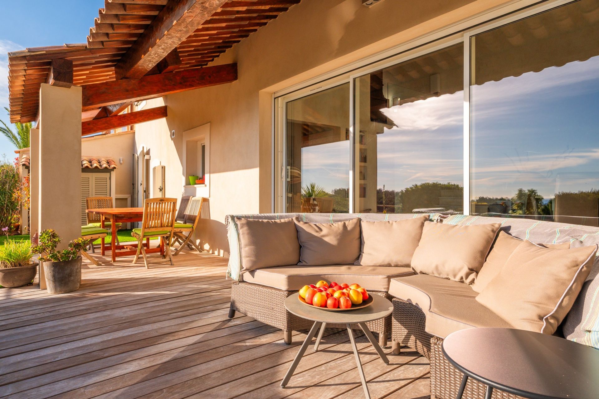 house 5 Rooms for sale on ST CYR SUR MER (83270)