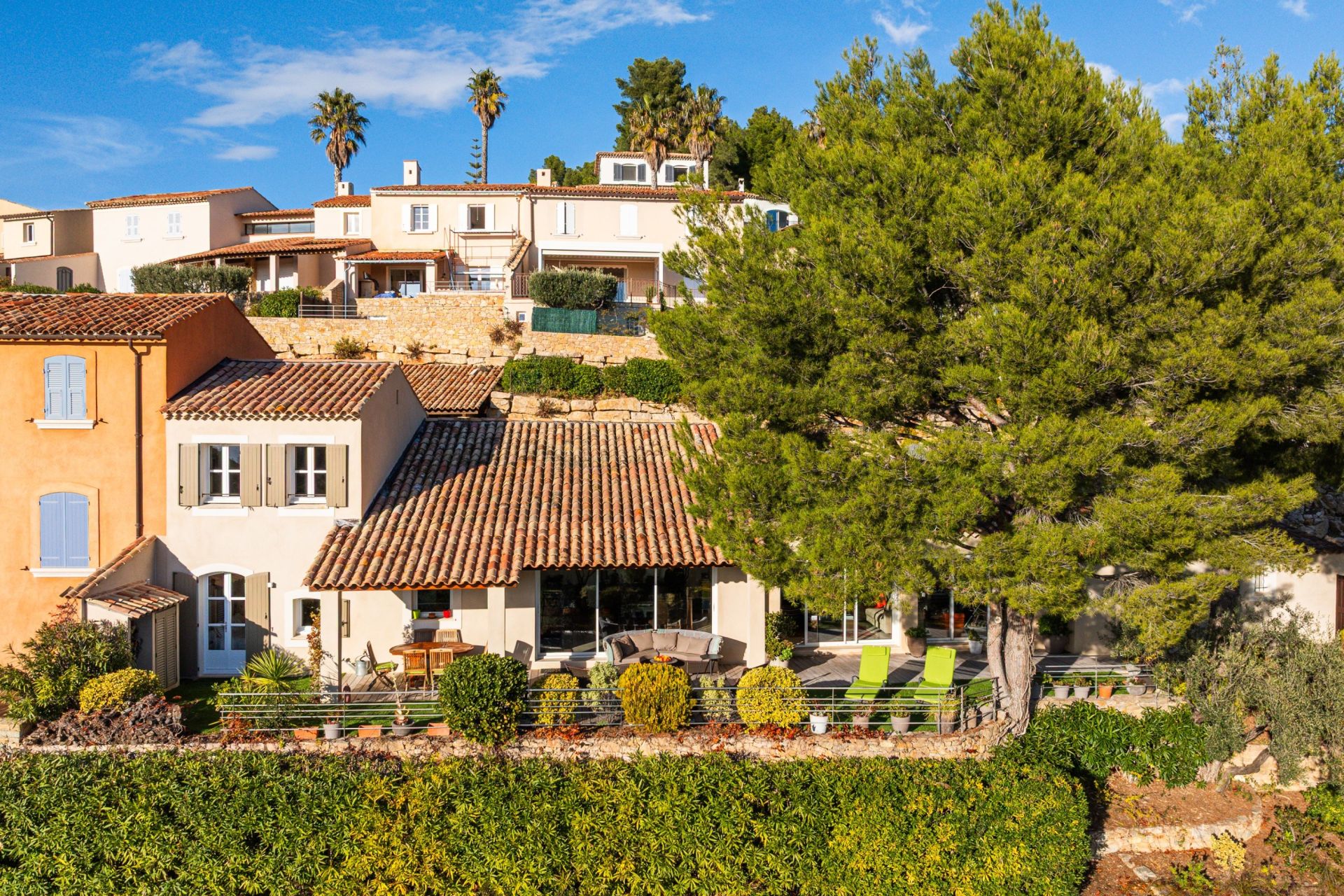 house 5 Rooms for sale on ST CYR SUR MER (83270)