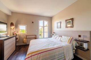 house 5 Rooms for sale on ST CYR SUR MER (83270)