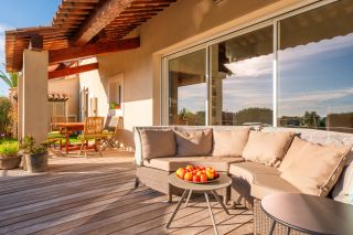 house 5 Rooms for sale on ST CYR SUR MER (83270)