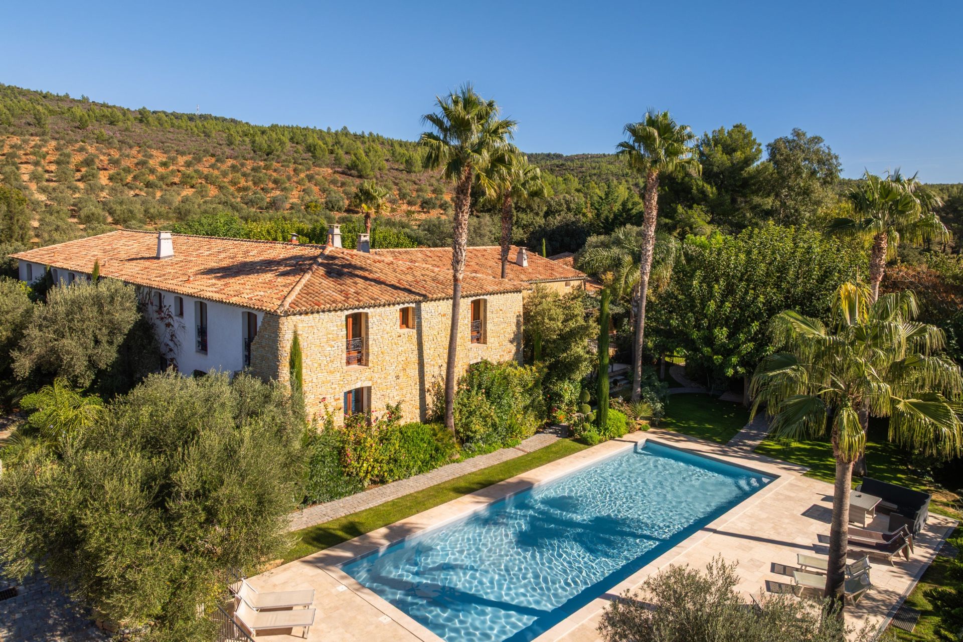 maison 20 Pièces en vente sur LE CASTELLET (83330)