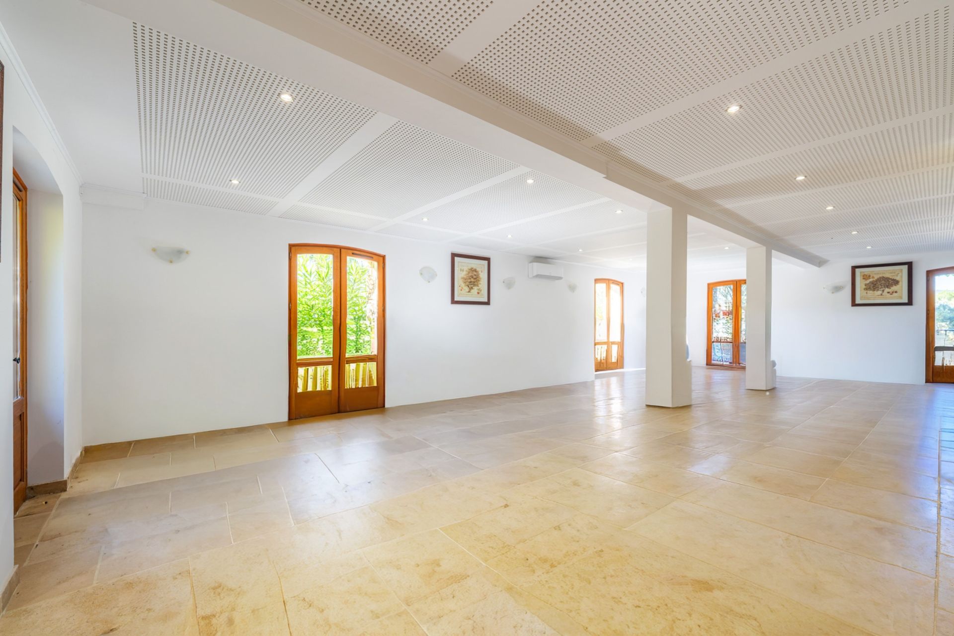 maison 20 Pièces en vente sur LE CASTELLET (83330)