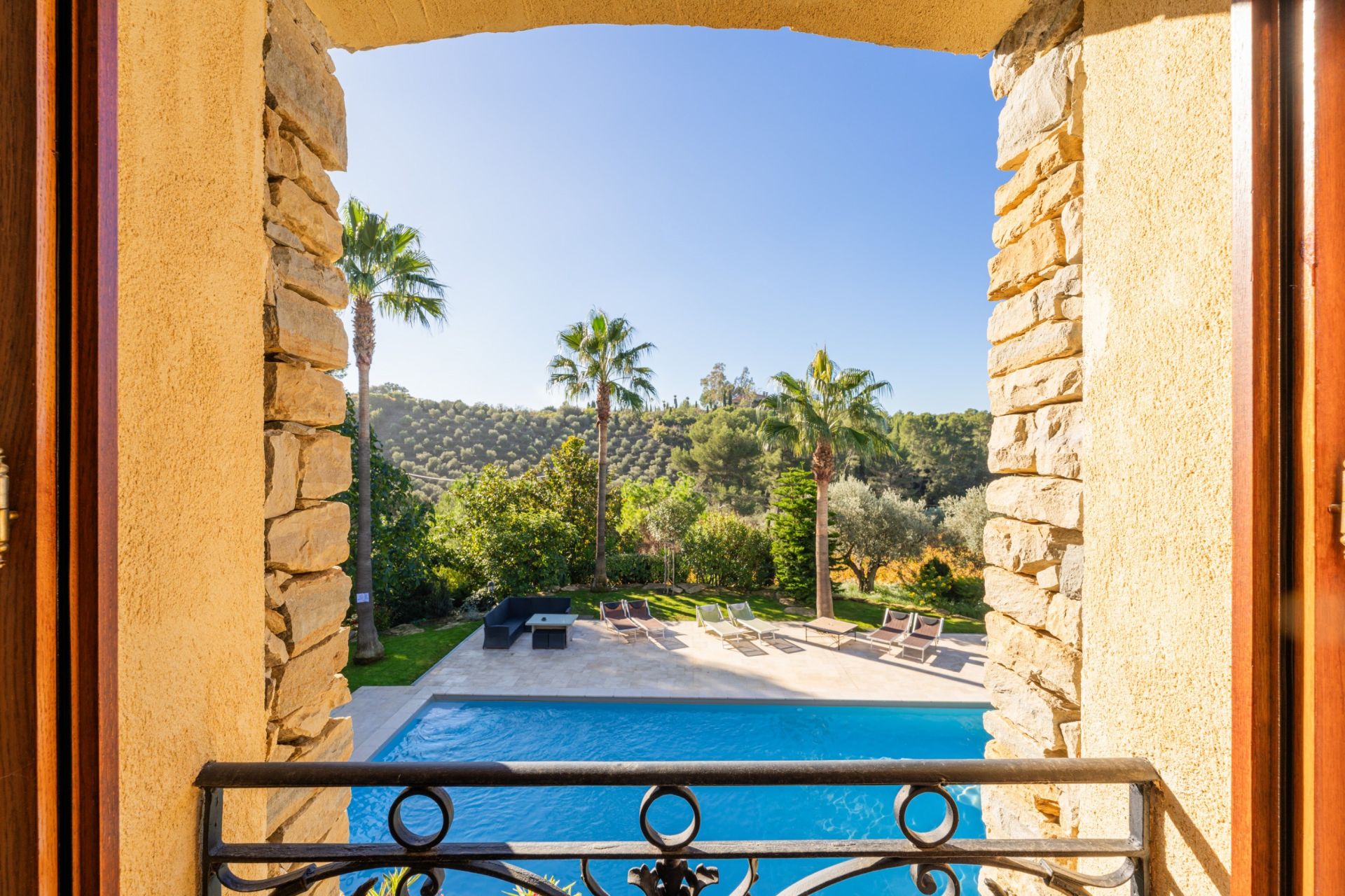maison 20 Pièces en vente sur LE CASTELLET (83330)