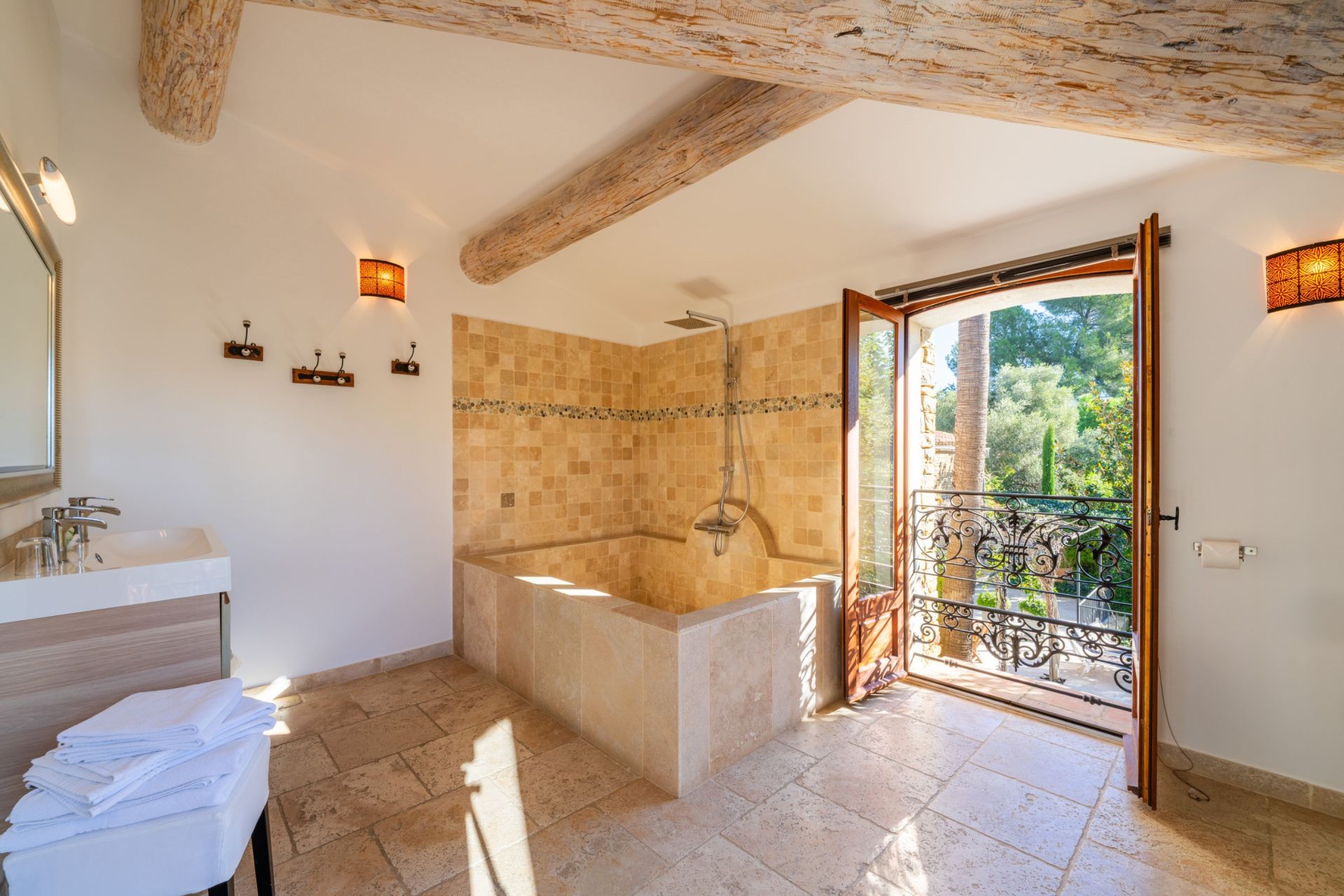 maison 20 Pièces en vente sur LE CASTELLET (83330)