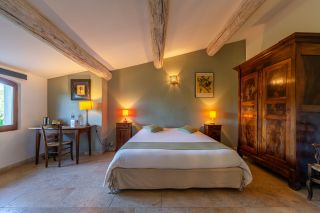 maison 20 Pièces en vente sur LE CASTELLET (83330)