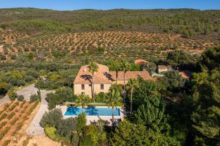 maison 20 Pièces en vente sur LE CASTELLET (83330)