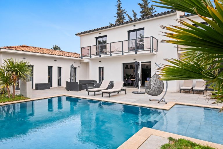 maison 8 Pièces en vente sur LE BEAUSSET (83330)