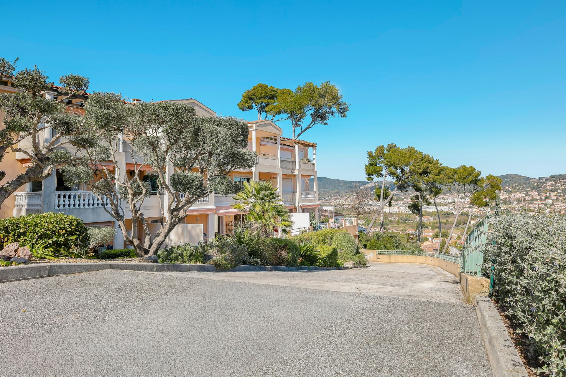 appartement 4 Pièces en vente sur HYERES (83400)