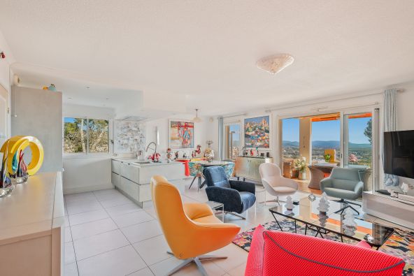 Vente Appartement Hyères 4&nbsp;Pièces 98&nbsp;m²
