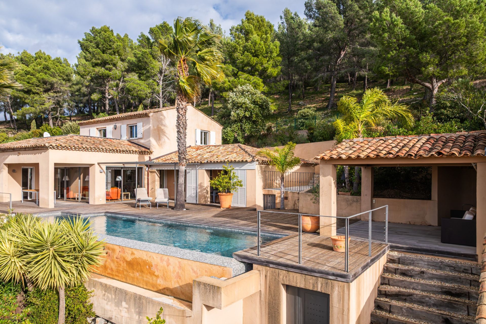 maison 8 Pièces en vente sur ST CYR SUR MER (83270)