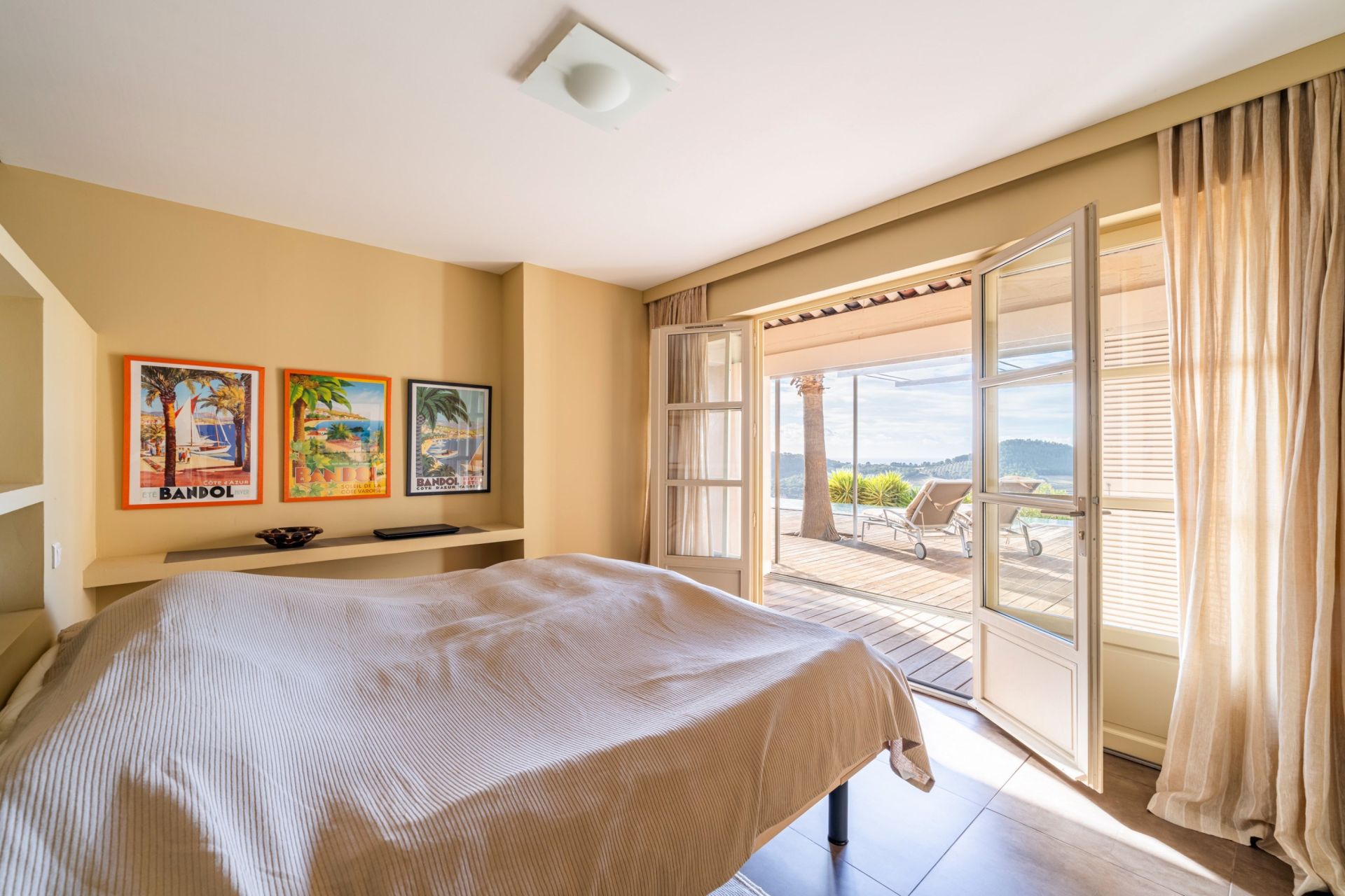 maison 8 Pièces en vente sur ST CYR SUR MER (83270)