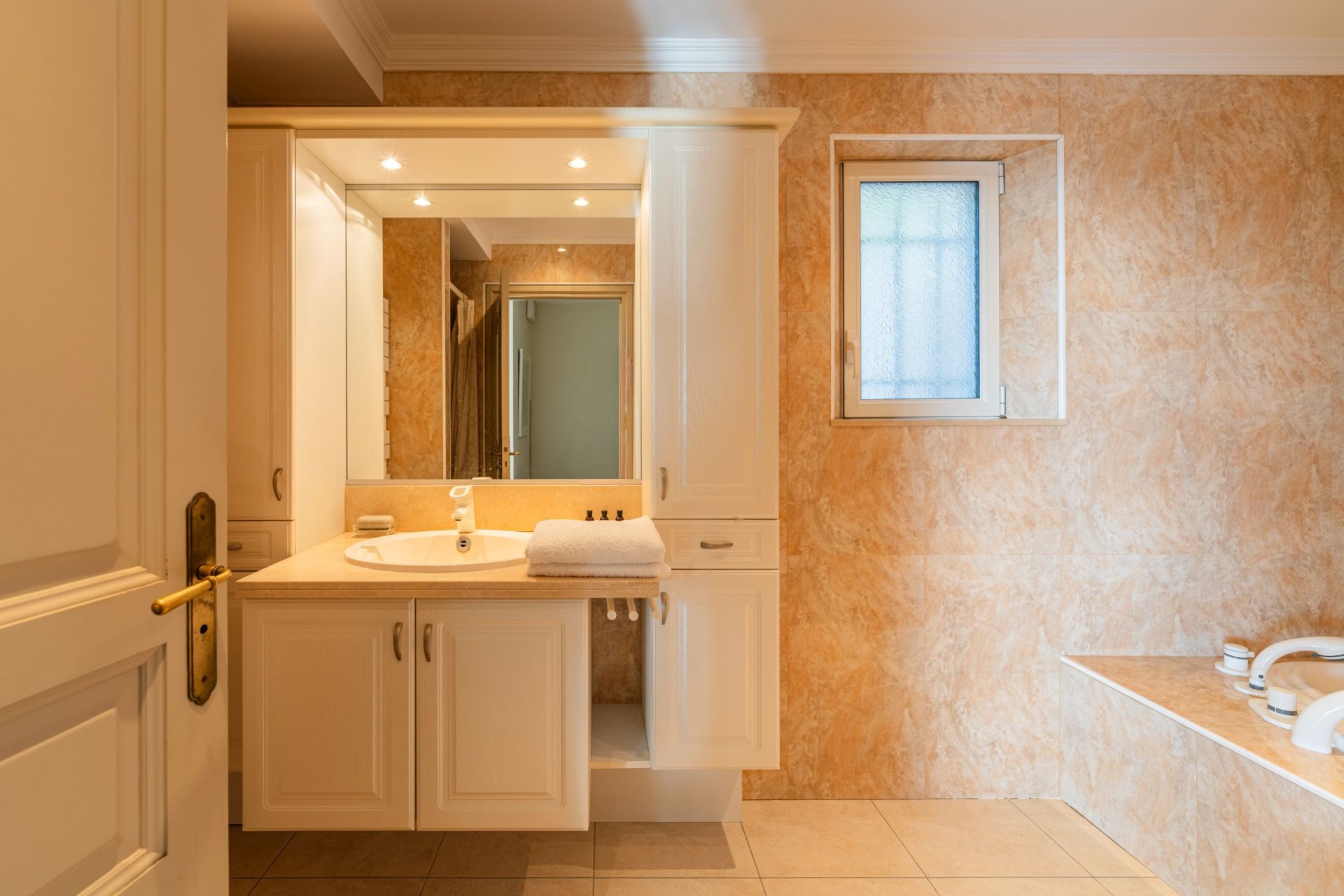 maison 8 Pièces en vente sur ST CYR SUR MER (83270)