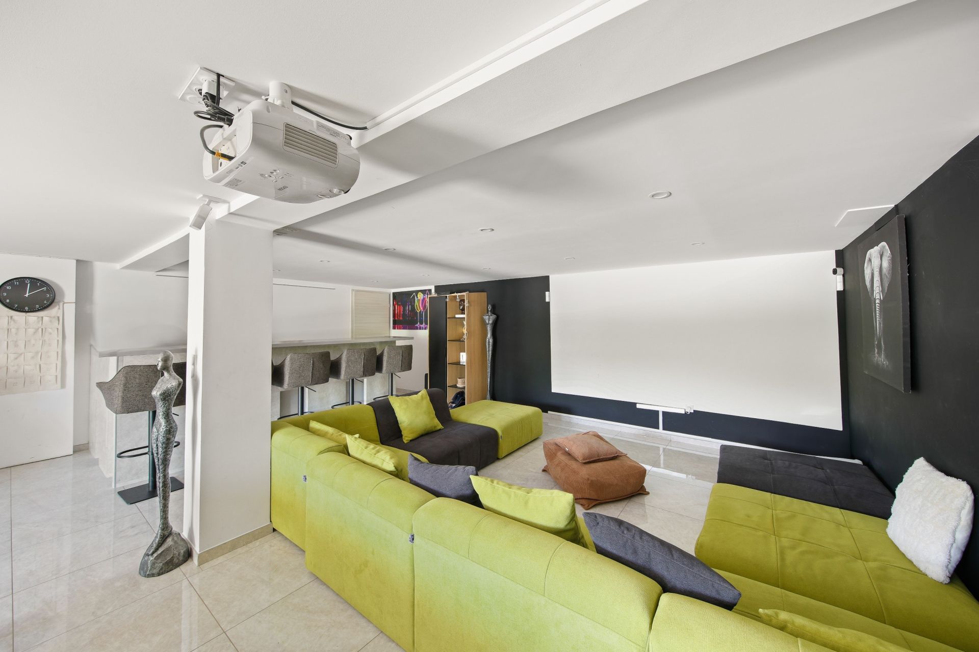 house 7 Rooms for sale on LA CADIERE D AZUR (83740)