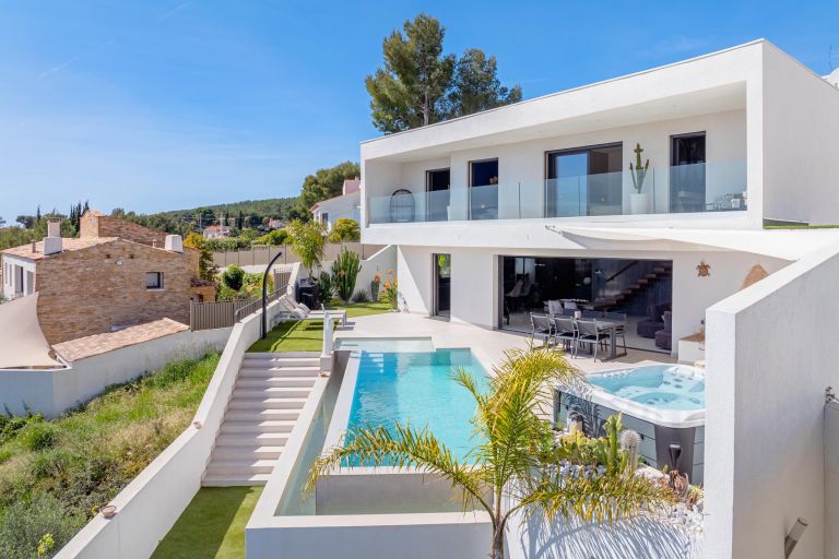 maison 6 Pièces en vente sur BANDOL (83150)