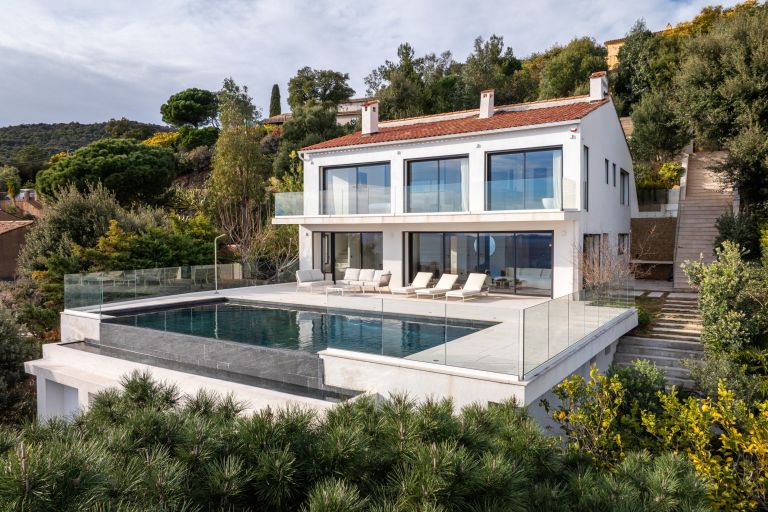 maison 5 Pièces en vente sur RAYOL CANADEL SUR MER (83820)