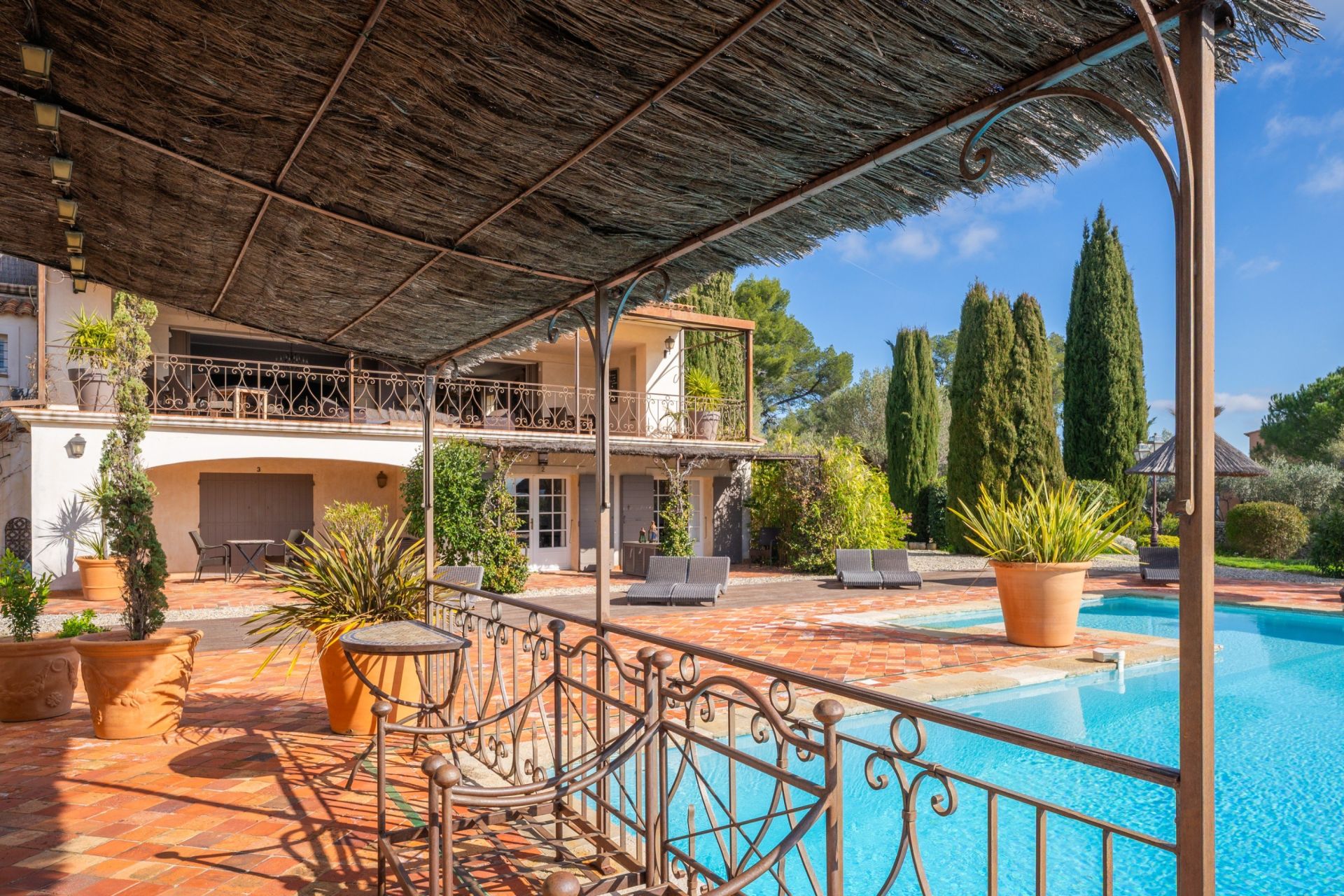 maison 15 Pièces en vente sur LA CADIERE D AZUR (83740)