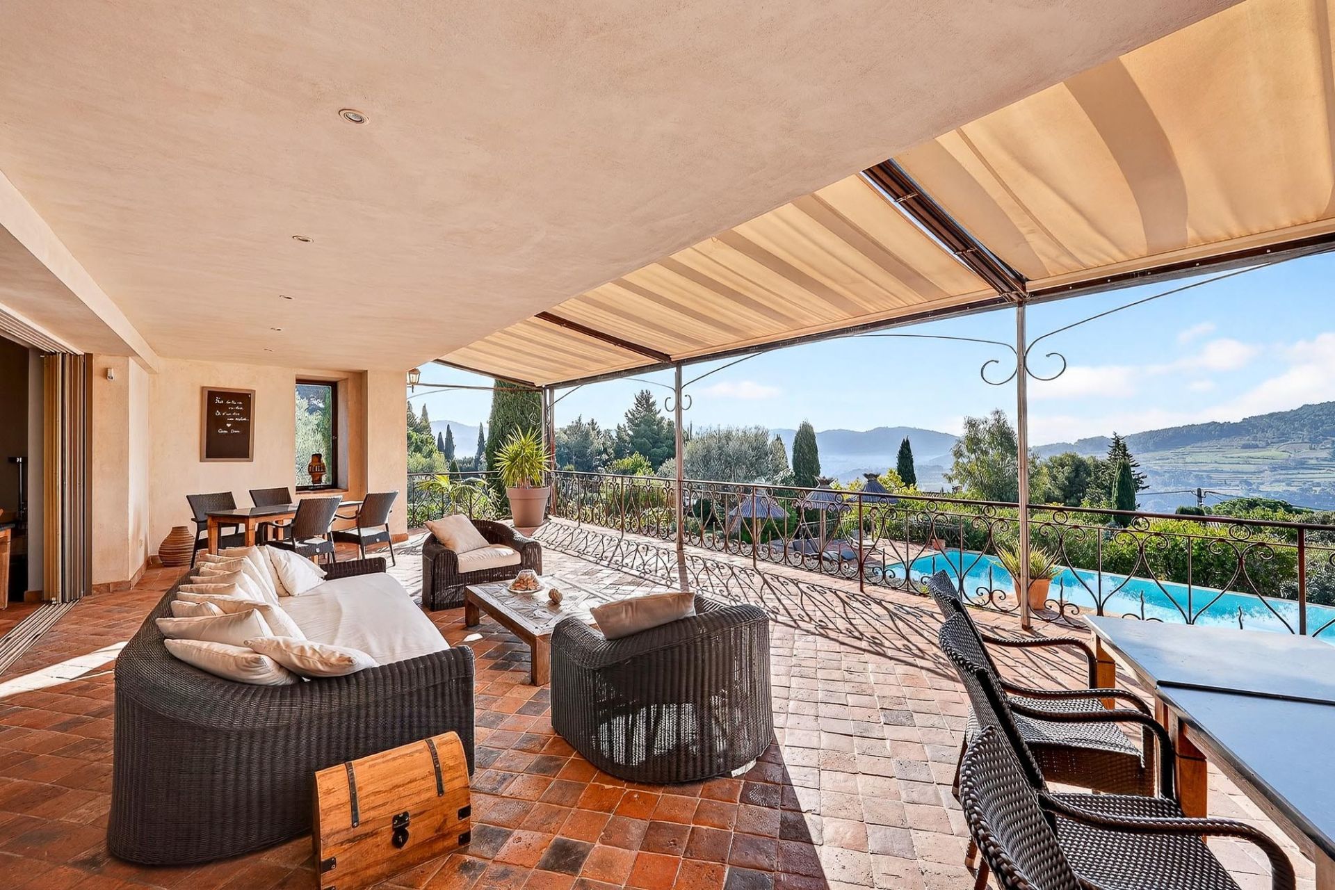 maison 15 Pièces en vente sur LA CADIERE D AZUR (83740)