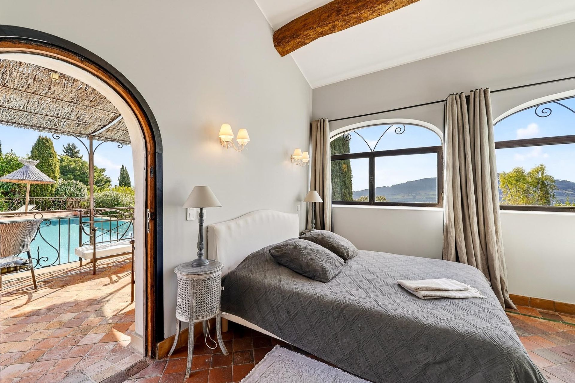 maison 15 Pièces en vente sur LA CADIERE D AZUR (83740)