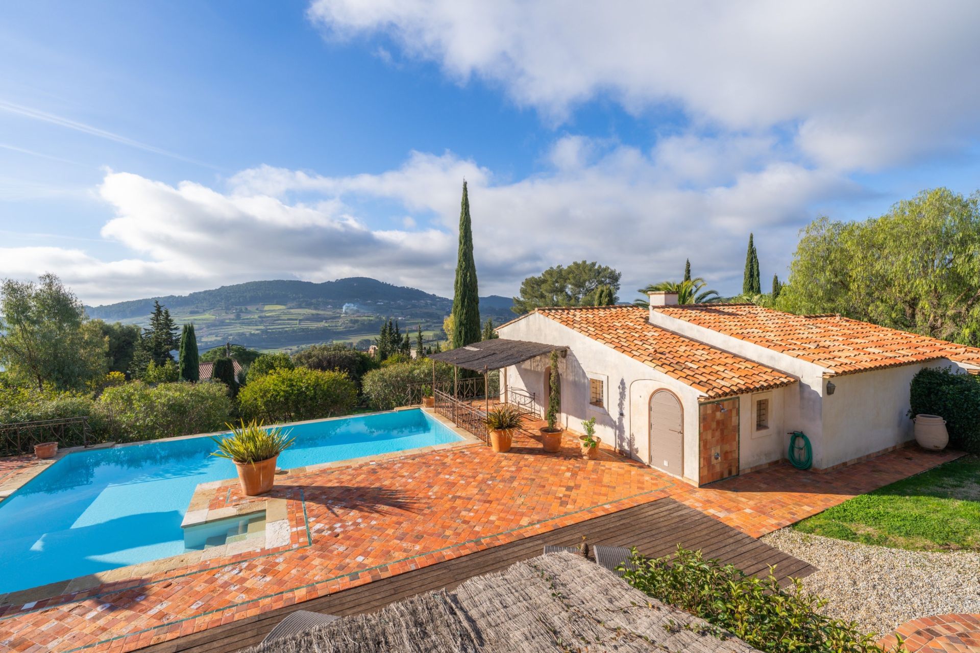 maison 15 Pièces en vente sur LA CADIERE D AZUR (83740)