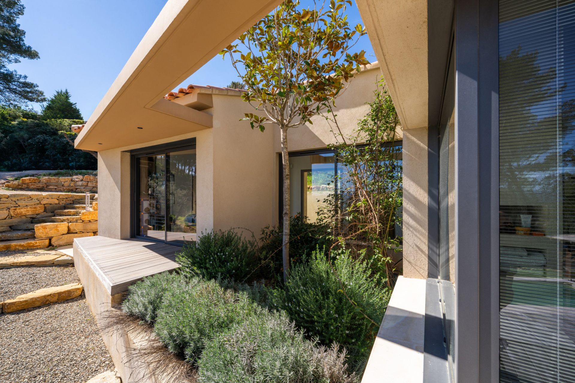 house 5 Rooms for sale on SOLLIES VILLE (83210)