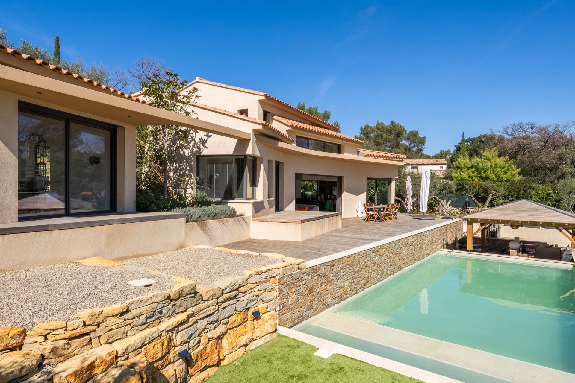 house 5 Rooms for sale on SOLLIES VILLE (83210)